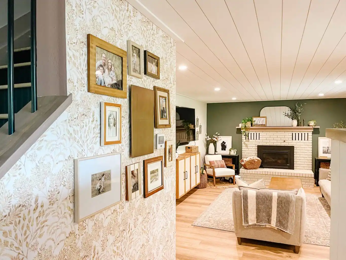 Residential wallpaper installation services in Curtis Park, Sacramento